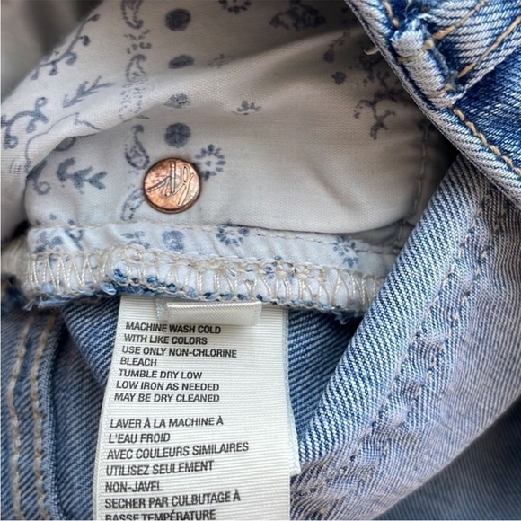 Free People We The Free Curvy Vintage Hi Rise Button fly Jean Shorts. Size 25. - Picture 11 of 13